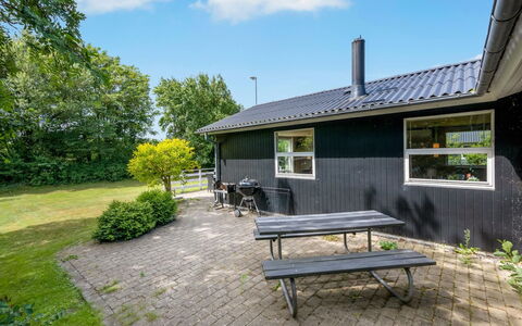 Mina - 600M to the Fjord: Dak, Huis, Huis, Verblijf, Siding, Landgoed, Oprit, Garden Gebouwen, Werf, Schuur