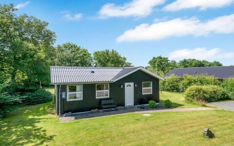 Mina - 600M to the Fjord: Dak, Huis, Huis, Verblijf, Siding, Landgoed, Oprit, Garden Gebouwen, Werf, Schuur