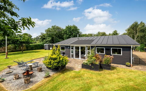 Kjartan - 32M to the Fjord: Dak, Huis, Huis, Verblijf, Landgoed, Boerderij, Tuin, Gazon, Schaduw, Werf