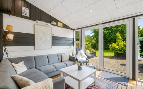 Kjartan - 32M to the Fjord: Hout, Interieur Ontwerp, Flooring, Plafond, Meubilair, Verdieping, Bankstel, Woonkamer, Huis