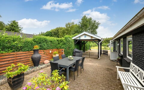 Kjartan - 32M to the Fjord: Huis, Huis, Dak, Verblijf, Tuin, Landgoed, Schaduw, Werf, Veranda
