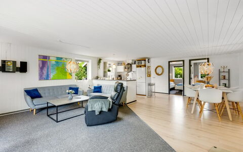 Kjartan - 32M to the Fjord: Interieur Ontwerp, Flooring, Meubilair, Bankstel, Hout, Verdieping, Plafond, Woonkamer, Houten Vloer, Kamer
