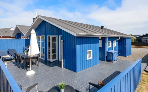 Albertina - 300M to the Fjord: Huis, Dak, Huis, Verblijf, Schuur, Garden Gebouwen, Siding, Werf, Blokhut, Hut