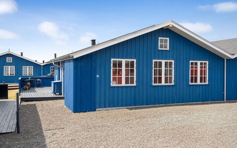 Albertina - 300M to the Fjord: Huis, Dak, Huis, Verblijf, Schuur, Garden Gebouwen, Siding, Werf, Blokhut, Hut