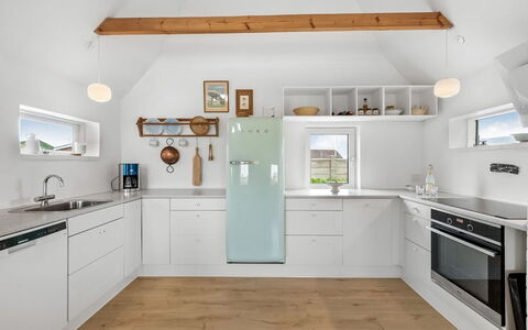 Hermine - from the Sea: Keuken, Toestel Van De Keuken, Interieur Ontwerp, Countertop, Flooring, Cabinetry, Meubilair, Major Appliance, Verdieping, Lichte Inrichting