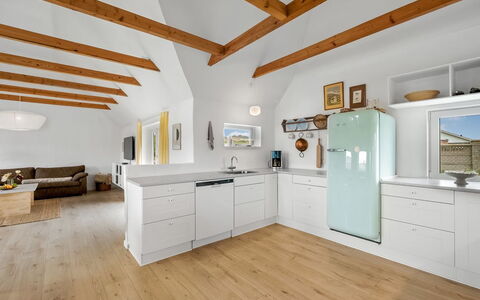 Hermine - from the Sea: Meubilair, Keuken, Interieur Ontwerp, Flooring, Cabinetry, Countertop, Verdieping, Houten Vloer, Hout, Plafond