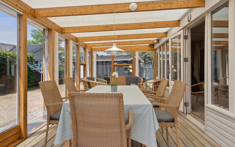 Sari - 250M from the Sea: Meubilair, Hout, Flooring, Verdieping, Stoel, Deur, Interieur Ontwerp, Houten Vloer, Tafel, Veranda