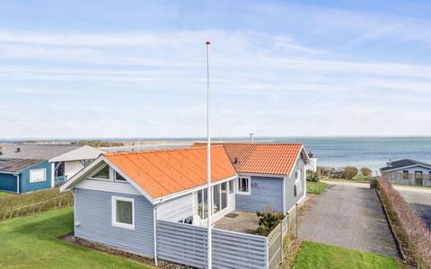 Ormar - 100M to the Fjord: Gras, Huis, Dak, Huis, Verblijf, Struik, Land Lot, Landelijk Gebied, Boerderij, Groundcover
