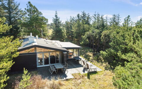Velika - 1.2Km from the Sea: Dak, Huis, Land Lot, Huis, Verblijf, Landgoed, Garden Gebouwen, Schaduw, Blokhut, Landscaping