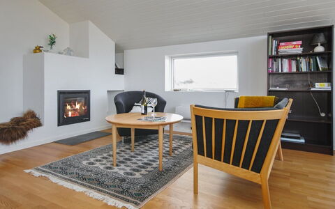 Hilmer - 250M from the Sea: Meubilair, Interieur Ontwerp, Flooring, Verdieping, Muur, Hout, Houten Vloer, Plafond, Woonkamer, Kamer