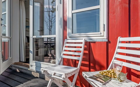 Adils - 5M from the Sea: Meubilair, Interieur Ontwerp, Flooring, Hout, Verdieping, Plafond, Houten Vloer, Stoel, Tafel, Verlichting