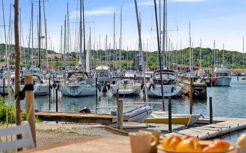 Adils - 5M from the Sea: Meubilair, Interieur Ontwerp, Flooring, Hout, Verdieping, Plafond, Houten Vloer, Stoel, Tafel, Verlichting