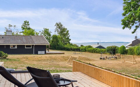 Edina - 350M from the Sea: Architectuur, Dak, Huis, Samengesteld Materiaal, Daylighting, Siding, Oprit