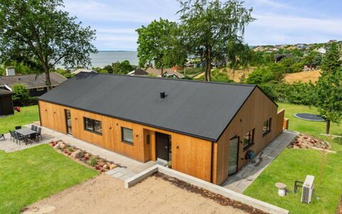 Edina - 350M from the Sea: Architectuur, Dak, Huis, Samengesteld Materiaal, Daylighting, Siding, Oprit