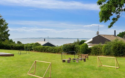 Edina - 350M from the Sea