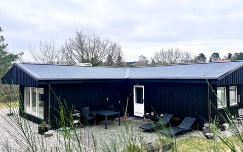Lenaya - 1Km from the Sea: Hout, Huis, Veranda, Dek, Hardwood, Dak, Beits, Houten Vloer, Eco Hotel