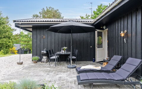 Lenaya - 1Km from the Sea: Hout, Huis, Veranda, Dek, Hardwood, Dak, Beits, Houten Vloer, Eco Hotel