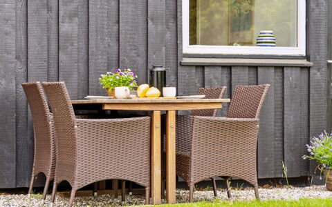 Lenaya - 1Km from the Sea: Hout, Huis, Veranda, Dek, Hardwood, Dak, Beits, Houten Vloer, Eco Hotel