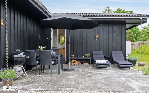 Lenaya - 1Km from the Sea: Hout, Huis, Veranda, Dek, Hardwood, Dak, Beits, Houten Vloer, Eco Hotel