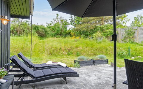 Lenaya - 1Km from the Sea: Hout, Huis, Veranda, Dek, Hardwood, Dak, Beits, Houten Vloer, Eco Hotel