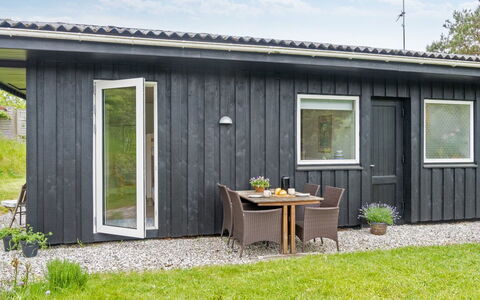 Lenaya - 1Km from the Sea: Hout, Huis, Veranda, Dek, Hardwood, Dak, Beits, Houten Vloer, Eco Hotel