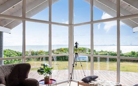 Elspeth - 25M from the Sea: Dak, Huis, Huis, Verblijf, Deur, Siding, Dek, Veranda, Plank, Hardwood