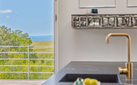 Galia - 500M from the Sea: Dak, Huis, Land Lot, Huis, Verblijf, Landgoed, Garden Gebouwen, Schaduw, Blokhut, Landscaping