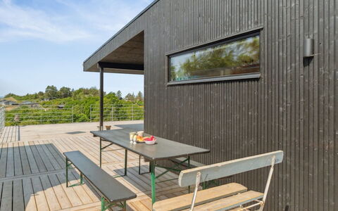 Galia - 500M from the Sea: Dak, Huis, Land Lot, Huis, Verblijf, Landgoed, Garden Gebouwen, Schaduw, Blokhut, Landscaping