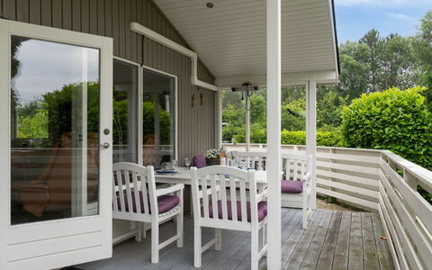 Imre - 300M from the Sea: Huis, Dak, Verblijf, Siding, Landgoed, Schuifraam, Hardwood, Oprit, Veranda, Dek