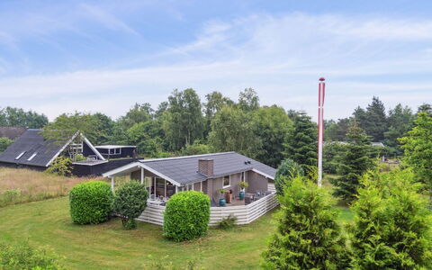 Imre - 300M from the Sea: Dak, Huis, Land Lot, Huis, Verblijf, Landgoed, Garden Gebouwen, Schaduw, Blokhut, Landscaping
