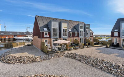 Martje - 10M from the Sea