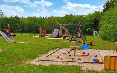 Herta: Dia Van De Speelplaats, Speeltoestel, Openbare Ruimte, Speelplaats, Chute, Menselijke Nederzetting, Recreatie, Park, Tuin, Vrije Tijd