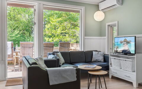 Herta: Meubilair, Interieur Ontwerp, Flooring, Verdieping, Hout, Plafond, Bankstel, Huis, Woonkamer, Kamer