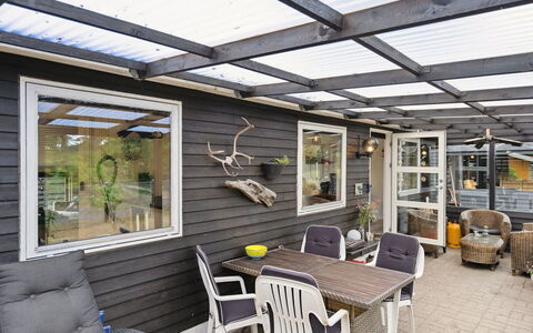 Tjarven - 300M from the Sea: Dak, Huis, Land Lot, Huis, Verblijf, Landgoed, Garden Gebouwen, Schaduw, Blokhut, Landscaping