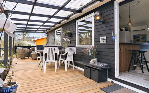 Tjarven - 300M from the Sea: Dak, Huis, Land Lot, Huis, Verblijf, Landgoed, Garden Gebouwen, Schaduw, Blokhut, Landscaping