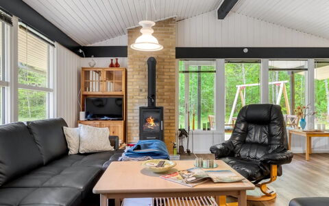 Borka - 1.2Km from the Sea: Meubilair, Interieur Ontwerp, Hout, Flooring, Plafond, Bankstel, Woonkamer, Verdieping, Verlichting, Kamer