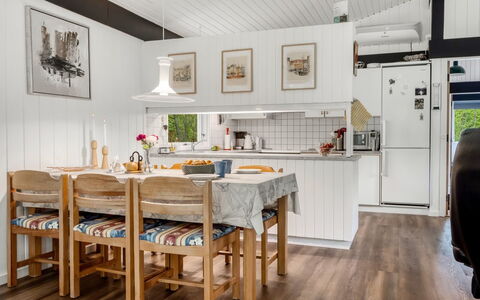 Borka - 1.2Km from the Sea: Meubilair, Interieur Ontwerp, Keuken, Hout, Plafond, Flooring, Countertop, Keuken En Eettafel, Verdieping, Stoel
