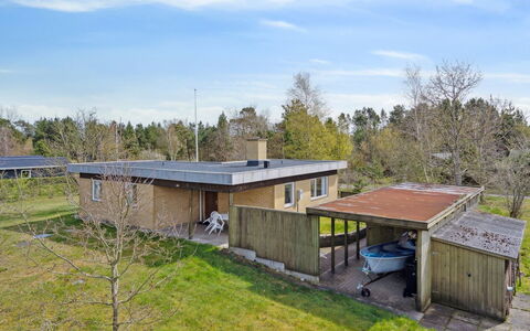 Marjon - 450M from the Sea: Dak, Huis, Deur, Verblijf, Schaduw, Siding, Werf, Landgoed, Backyard
