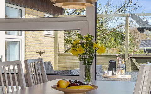 Marjon - 450M from the Sea: Dak, Huis, Deur, Verblijf, Schaduw, Siding, Werf, Landgoed, Backyard