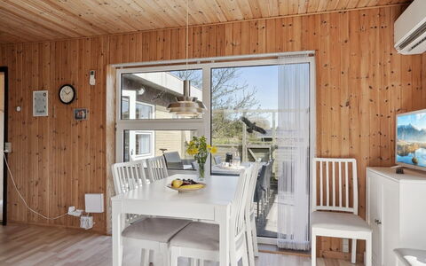 Marjon - 450M from the Sea: Dak, Huis, Deur, Verblijf, Schaduw, Siding, Werf, Landgoed, Backyard