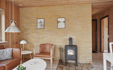 Marjon - 450M from the Sea: Dak, Huis, Deur, Verblijf, Schaduw, Siding, Werf, Landgoed, Backyard