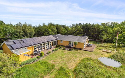 Flaminia - 350M from the Sea: Hout, Huis, Veranda, Dek, Hardwood, Dak, Beits, Houten Vloer, Eco Hotel