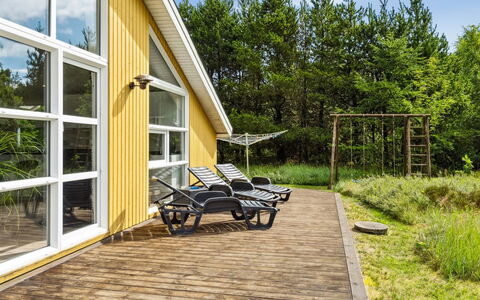 Flaminia - 350M from the Sea: Hout, Huis, Veranda, Dek, Hardwood, Dak, Beits, Houten Vloer, Eco Hotel