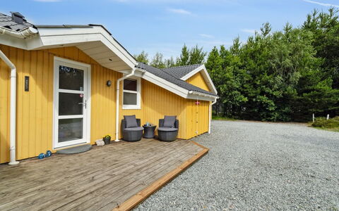 Flaminia - 350M from the Sea: Hout, Huis, Veranda, Dek, Hardwood, Dak, Beits, Houten Vloer, Eco Hotel