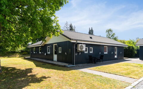 Letizia - 700M from the Sea: Meubilair, Interieur Ontwerp, Flooring, Hout, Verdieping, Plafond, Houten Vloer, Stoel, Tafel, Verlichting