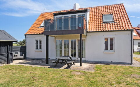Kanutte - 200M from the Sea: Meubilair, Interieur Ontwerp, Stoel, Flooring, Tafel, Toevlucht, Verdieping, Plafond, Kamer, Eco Hotel