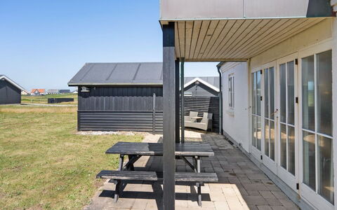 Kanutte - 200M from the Sea: Meubilair, Interieur Ontwerp, Stoel, Flooring, Tafel, Toevlucht, Verdieping, Plafond, Kamer, Eco Hotel
