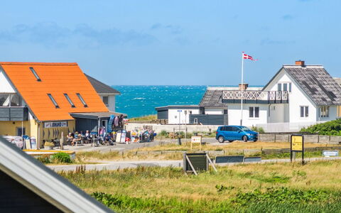Kanutte - 200M from the Sea: Meubilair, Interieur Ontwerp, Stoel, Flooring, Tafel, Toevlucht, Verdieping, Plafond, Kamer, Eco Hotel