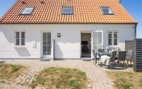 Kanutte - 200M from the Sea: Meubilair, Interieur Ontwerp, Stoel, Flooring, Tafel, Toevlucht, Verdieping, Plafond, Kamer, Eco Hotel