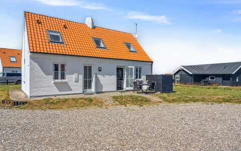 Kanutte - 200M from the Sea: Meubilair, Interieur Ontwerp, Stoel, Flooring, Tafel, Toevlucht, Verdieping, Plafond, Kamer, Eco Hotel